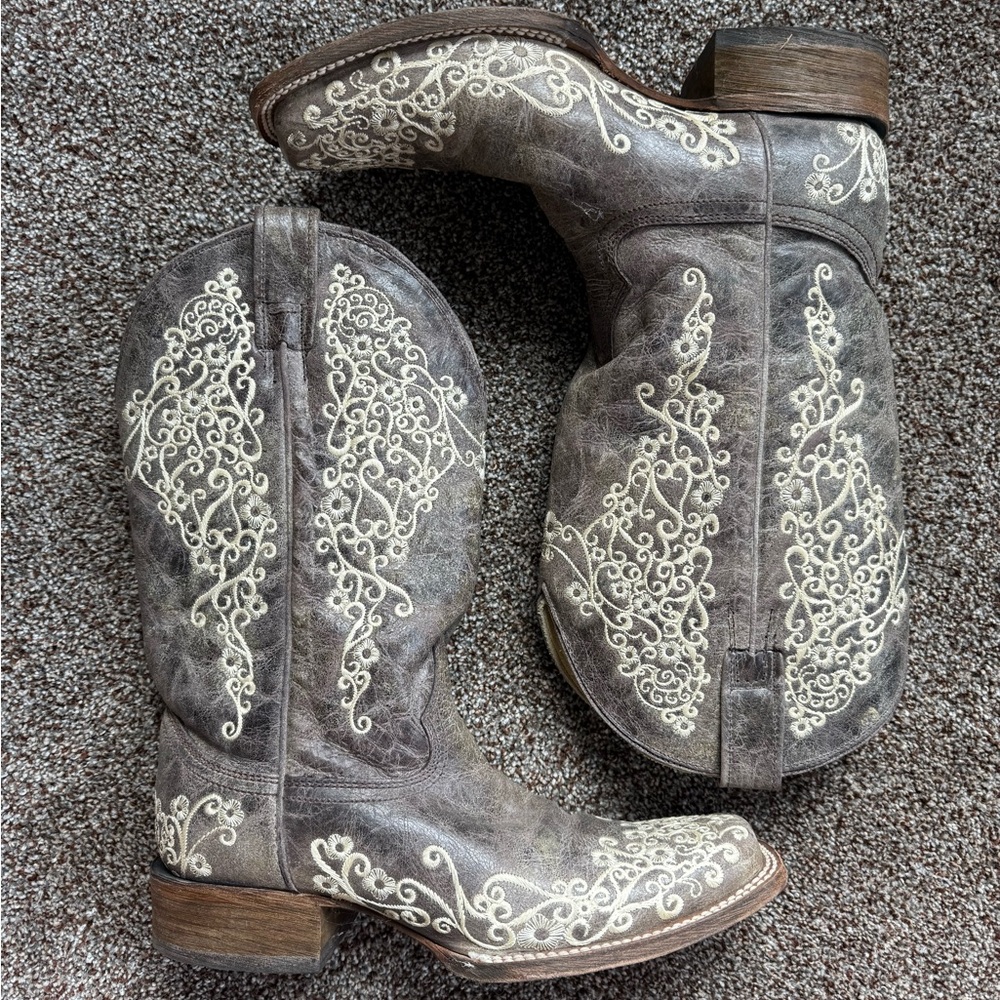 Corral Gray and Cream Heeled Boots with Floral Embroidery